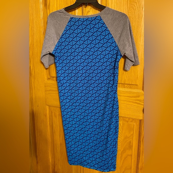 LuLaRoe Dress. Soft and comfy but very flattering too - Picture 2 of 3